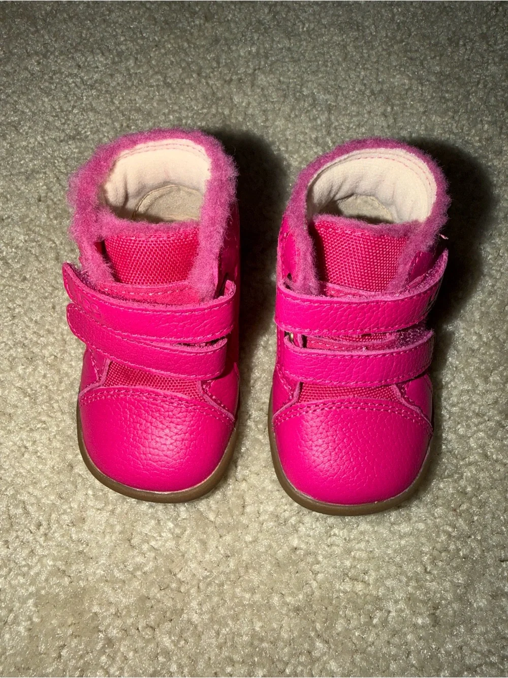 UGG vibrant hot
